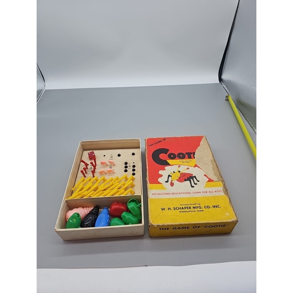 VINTAGE 1949 THE GAME OF COOTIE by W. H. Scraper 90% Complete